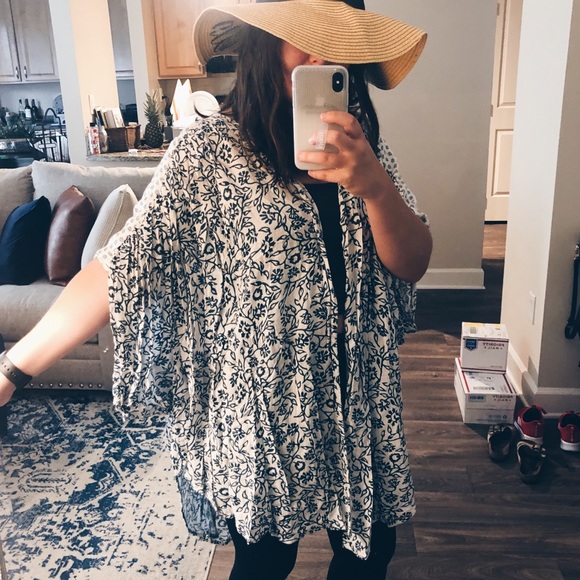 Accessories - BLUE AND WHITE BOHO KIMONO